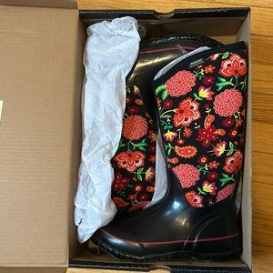 Brand New Bogs - Red Floral